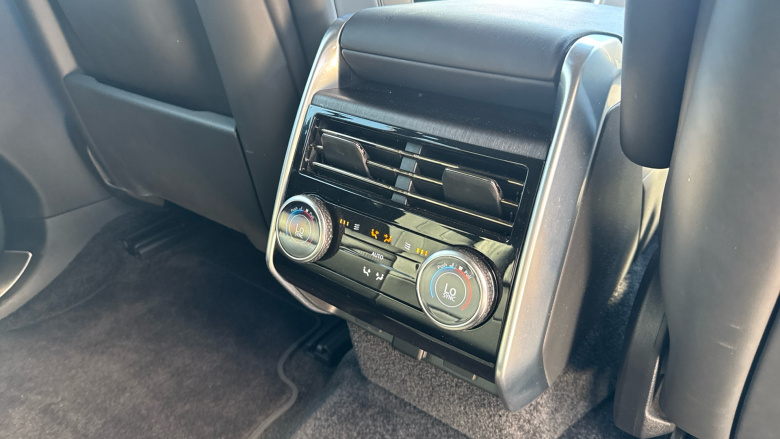 Land Rover Range Rover 3.0 D300 SE 4dr Auto Diesel Estate